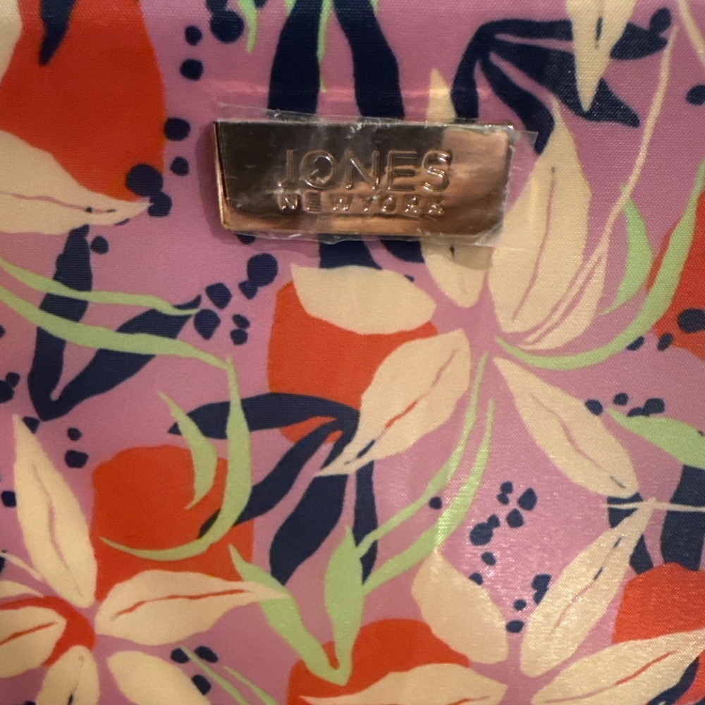 JONES NEW YORK FLORAL TOILETRY MAKEUP BAG WITH BONUS BOTTLE NEW WITH TAGS - Picture 2 of 4